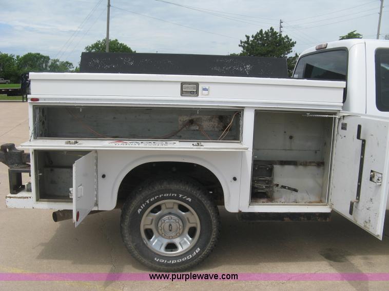 image for item H8550 2006 Ford F350 SuperCab utility truck