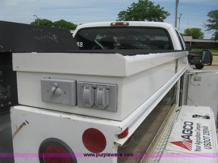 image for item H8550 2006 Ford F350 SuperCab utility truck