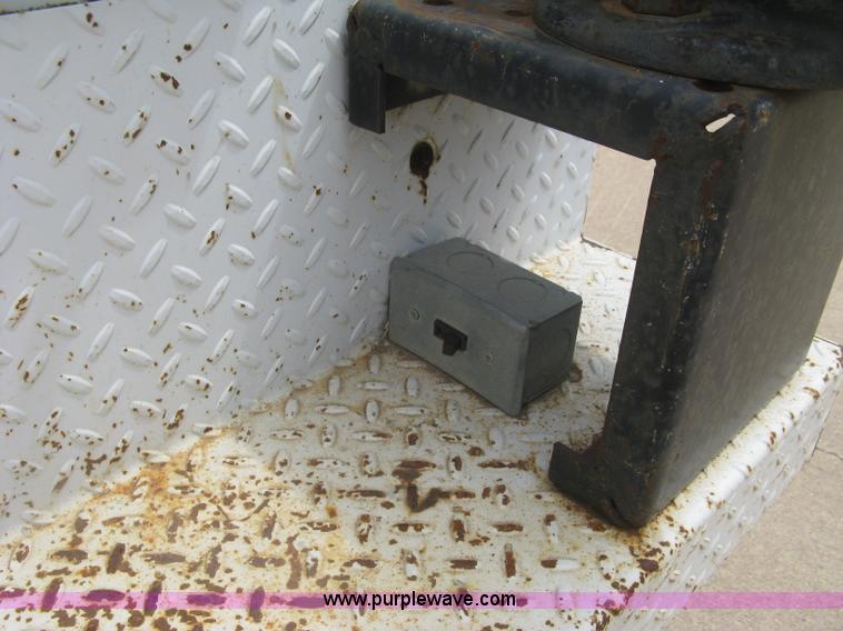 image for item H8550 2006 Ford F350 SuperCab utility truck