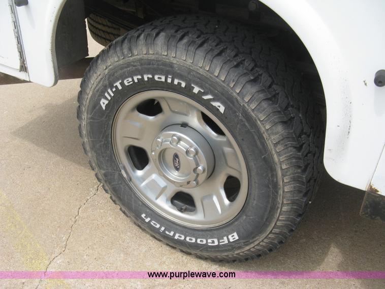 image for item H8550 2006 Ford F350 SuperCab utility truck