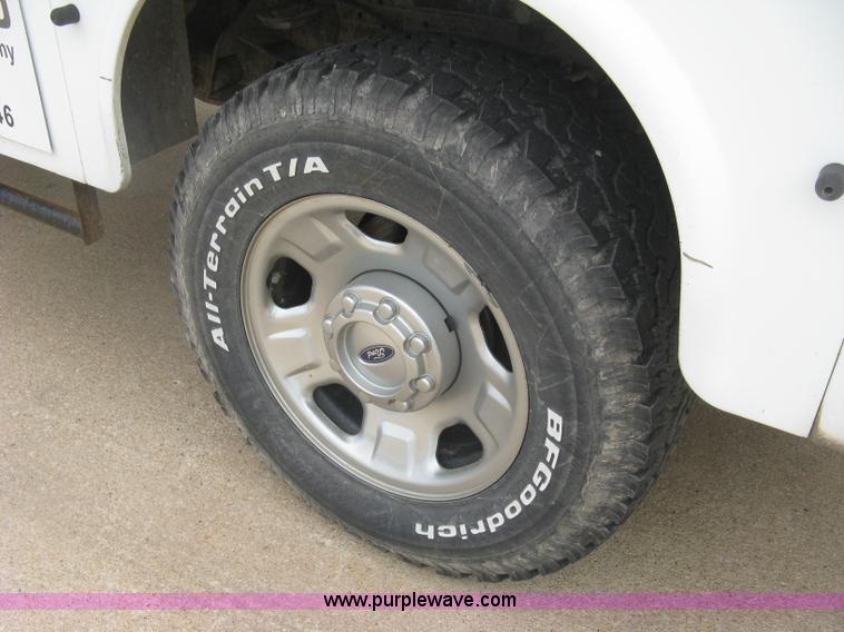 image for item H8550 2006 Ford F350 SuperCab utility truck