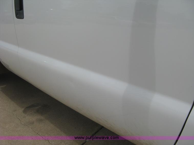 image for item H8550 2006 Ford F350 SuperCab utility truck