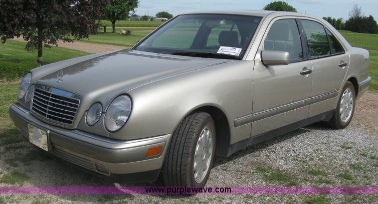 image for item H8551 1997 Mercedes Benz E320
