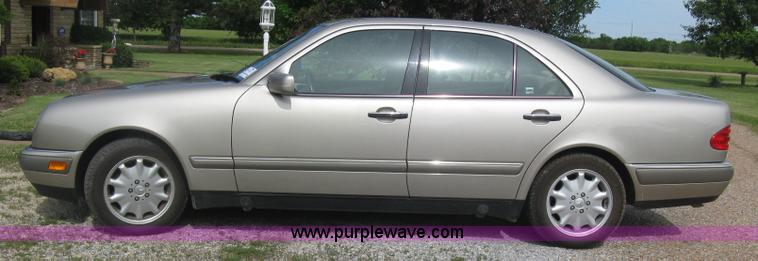 image for item H8551 1997 Mercedes Benz E320