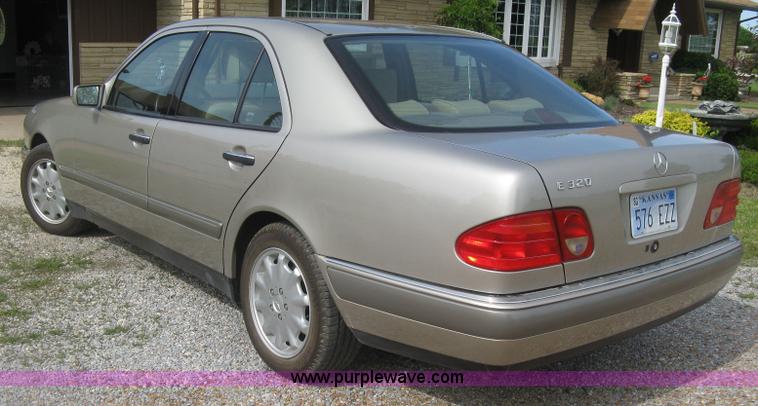 image for item H8551 1997 Mercedes Benz E320
