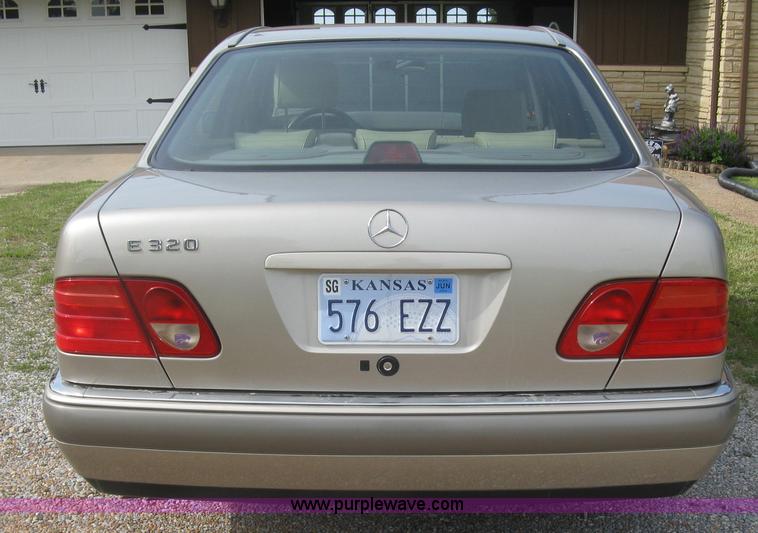 image for item H8551 1997 Mercedes Benz E320