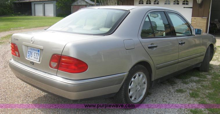 image for item H8551 1997 Mercedes Benz E320