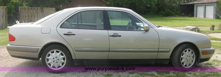 image for item H8551 1997 Mercedes Benz E320