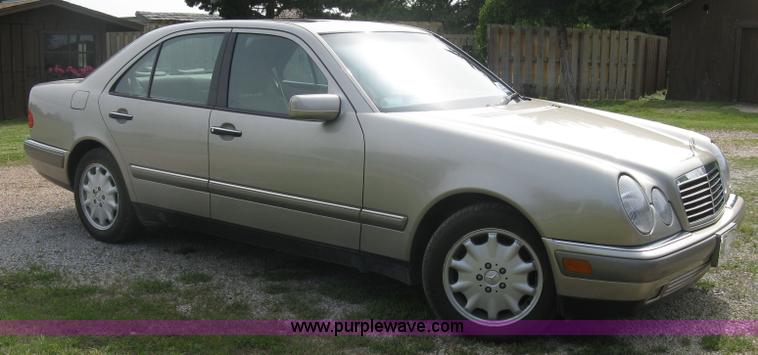 image for item H8551 1997 Mercedes Benz E320