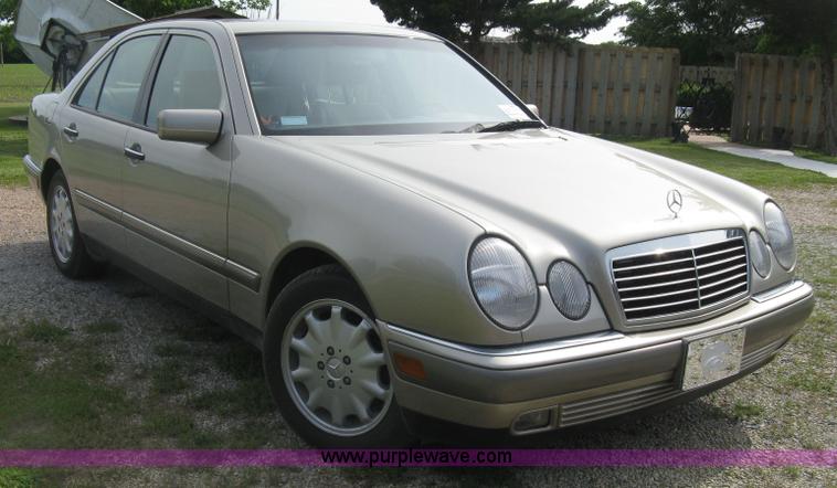 image for item H8551 1997 Mercedes Benz E320