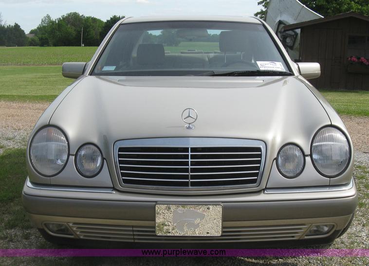 image for item H8551 1997 Mercedes Benz E320