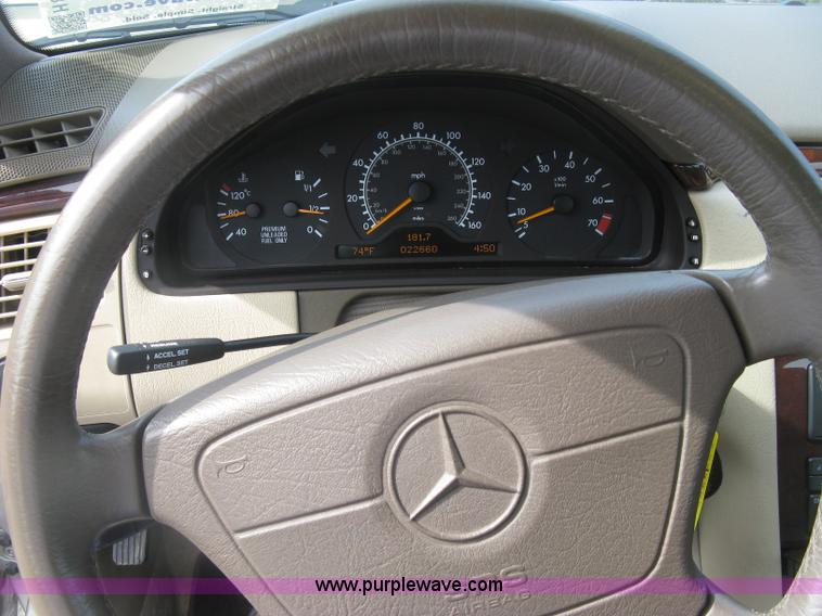 image for item H8551 1997 Mercedes Benz E320