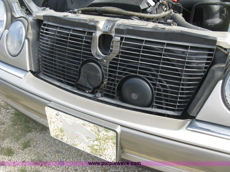 image for item H8551 1997 Mercedes Benz E320