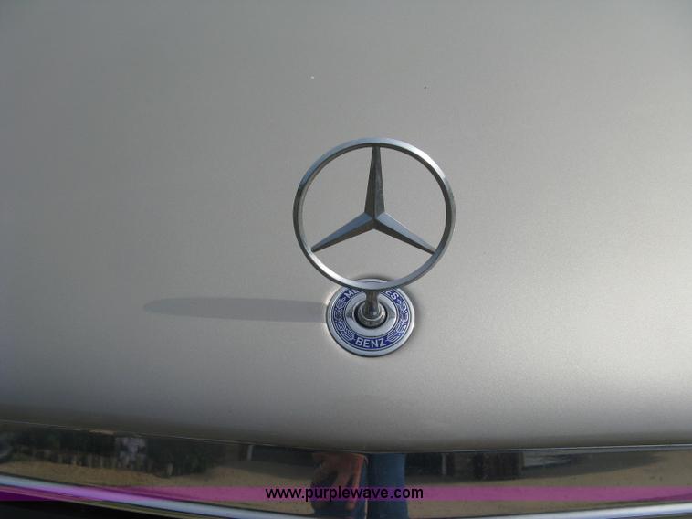 image for item H8551 1997 Mercedes Benz E320