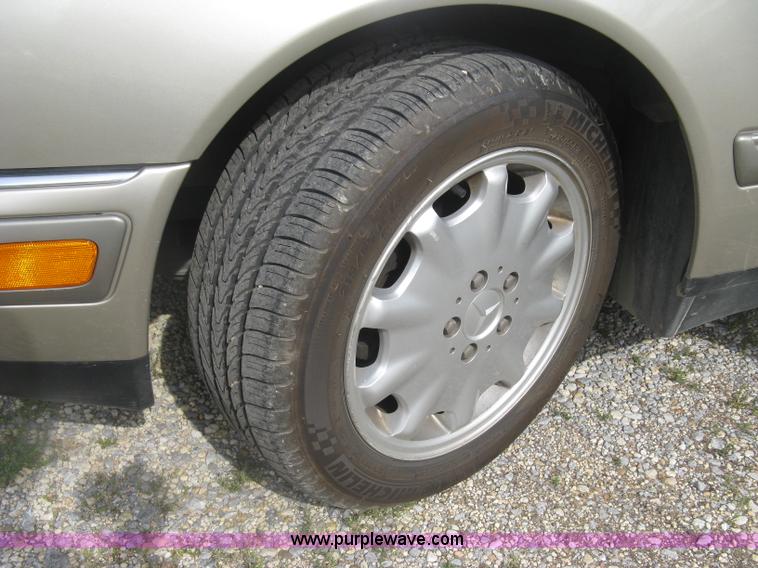 image for item H8551 1997 Mercedes Benz E320