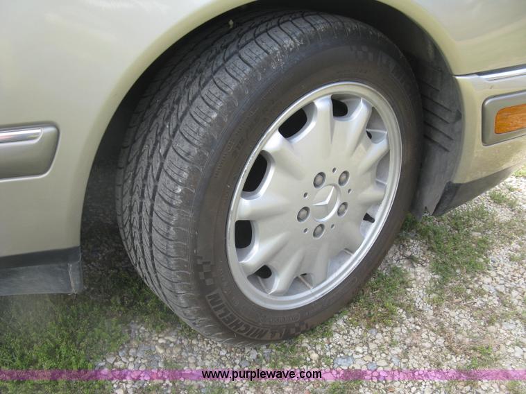 image for item H8551 1997 Mercedes Benz E320