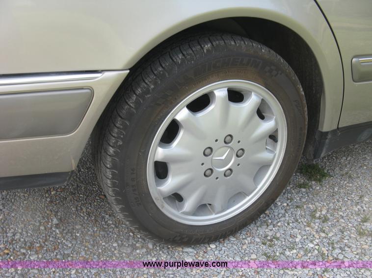 image for item H8551 1997 Mercedes Benz E320