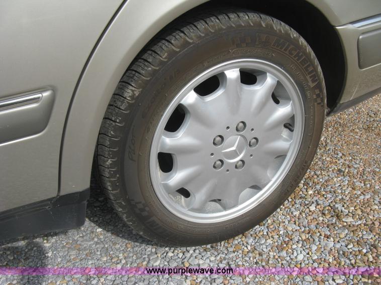 image for item H8551 1997 Mercedes Benz E320