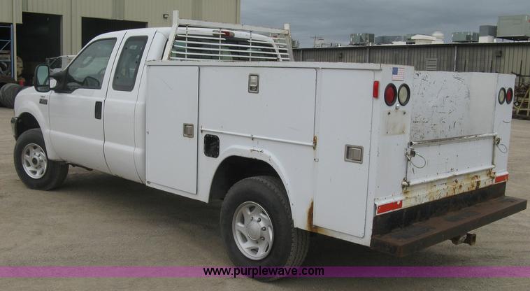 image for item H8561 2003 Ford F250 Super Duty XL Ext. Cab utility truck