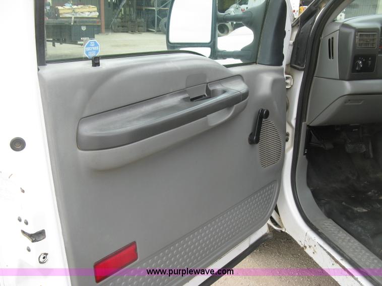 image for item H8561 2003 Ford F250 Super Duty XL Ext. Cab utility truck