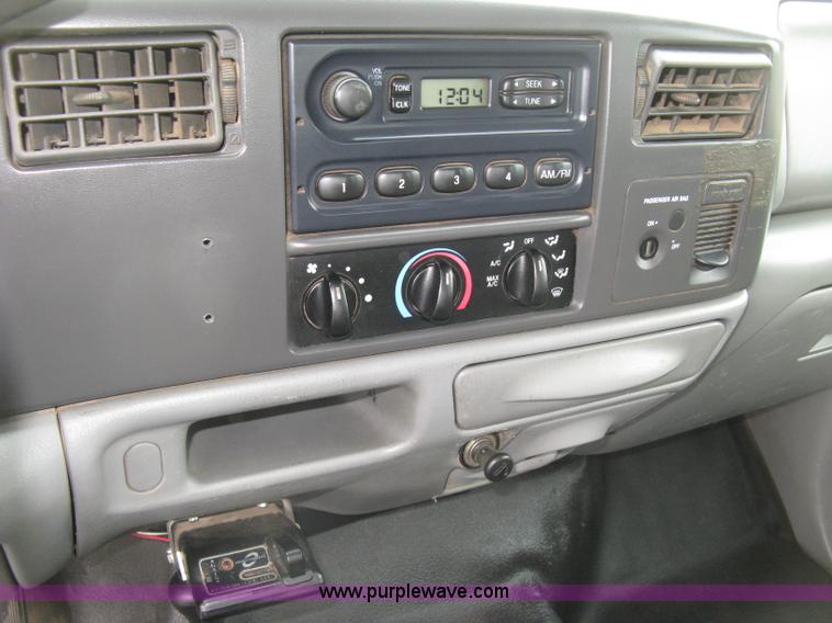 image for item H8561 2003 Ford F250 Super Duty XL Ext. Cab utility truck