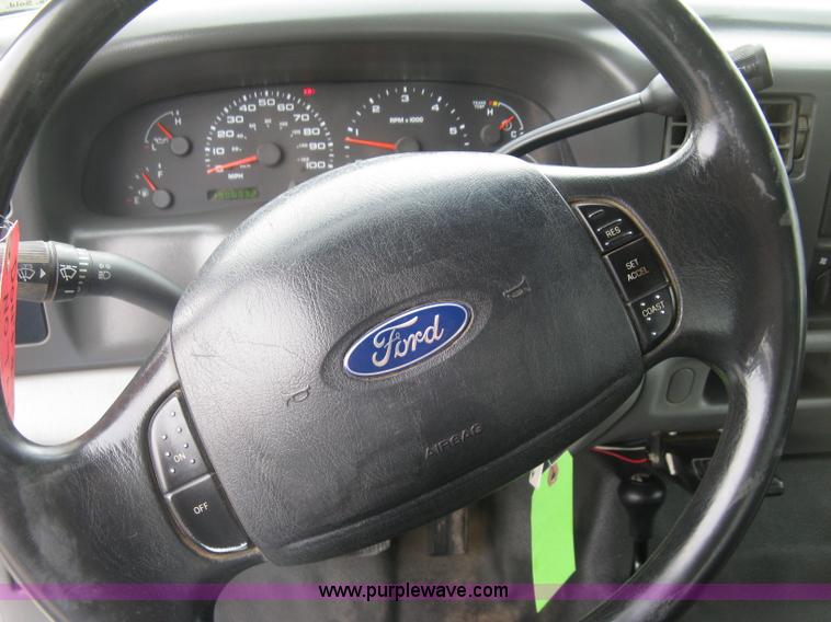 image for item H8561 2003 Ford F250 Super Duty XL Ext. Cab utility truck