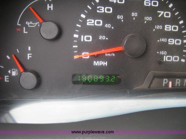 image for item H8561 2003 Ford F250 Super Duty XL Ext. Cab utility truck