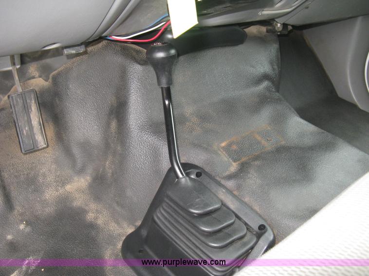 image for item H8561 2003 Ford F250 Super Duty XL Ext. Cab utility truck