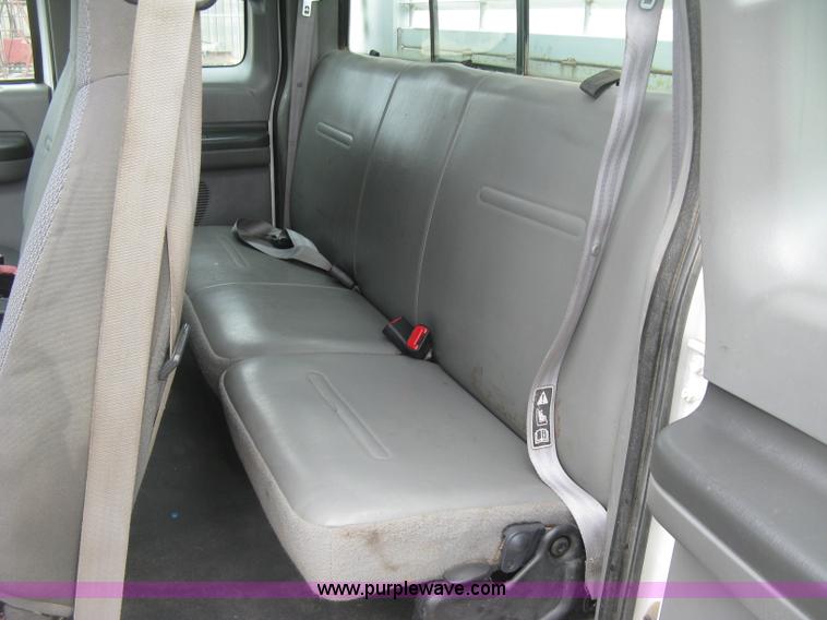 image for item H8561 2003 Ford F250 Super Duty XL Ext. Cab utility truck