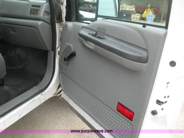 image for item H8561 2003 Ford F250 Super Duty XL Ext. Cab utility truck