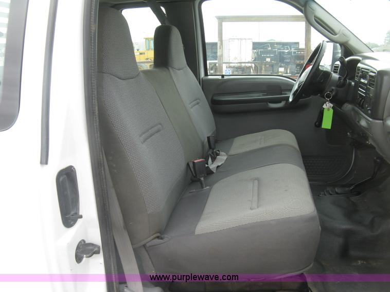 image for item H8561 2003 Ford F250 Super Duty XL Ext. Cab utility truck