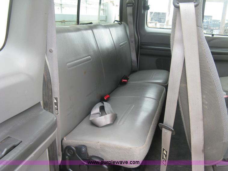 image for item H8561 2003 Ford F250 Super Duty XL Ext. Cab utility truck