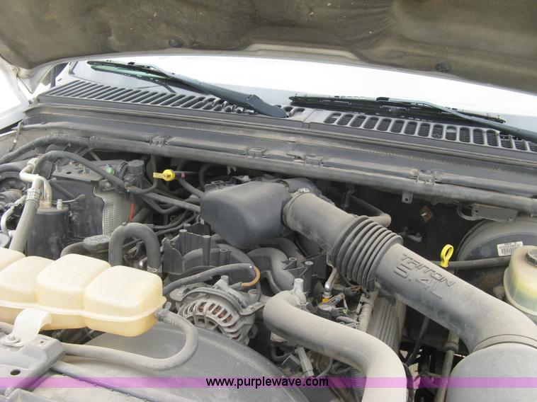 image for item H8561 2003 Ford F250 Super Duty XL Ext. Cab utility truck