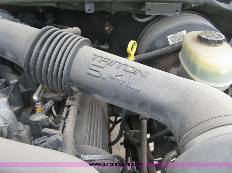 image for item H8561 2003 Ford F250 Super Duty XL Ext. Cab utility truck