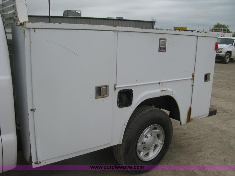 image for item H8561 2003 Ford F250 Super Duty XL Ext. Cab utility truck