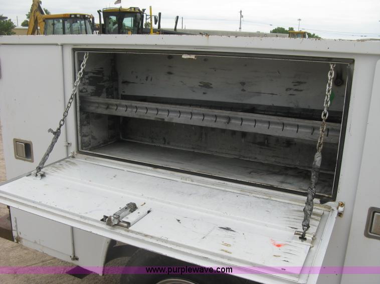 image for item H8561 2003 Ford F250 Super Duty XL Ext. Cab utility truck