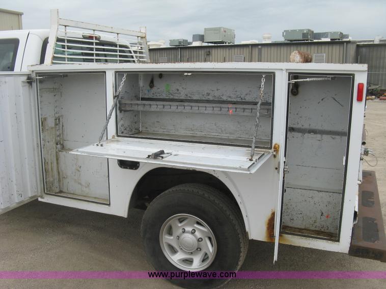 image for item H8561 2003 Ford F250 Super Duty XL Ext. Cab utility truck