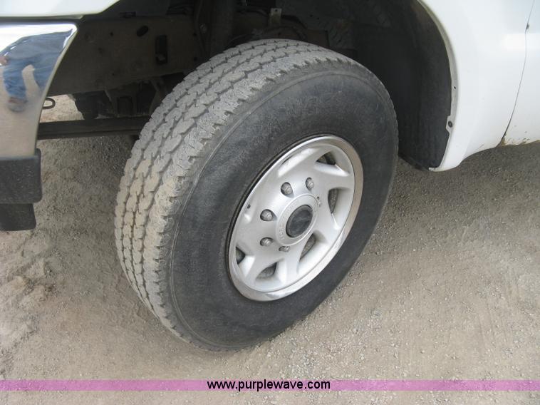 image for item H8561 2003 Ford F250 Super Duty XL Ext. Cab utility truck