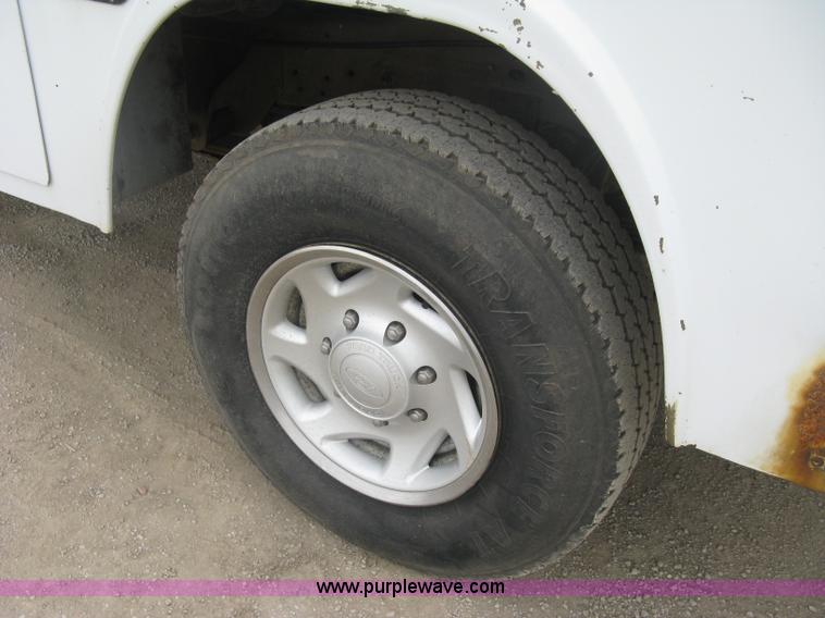 image for item H8561 2003 Ford F250 Super Duty XL Ext. Cab utility truck