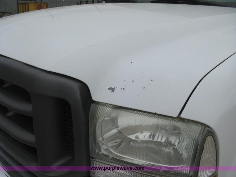 image for item H8561 2003 Ford F250 Super Duty XL Ext. Cab utility truck