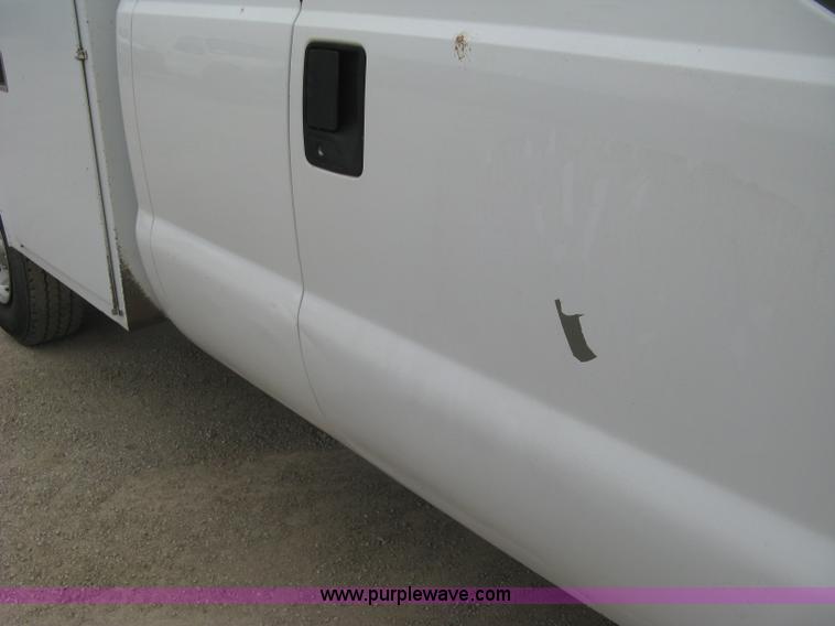 image for item H8561 2003 Ford F250 Super Duty XL Ext. Cab utility truck