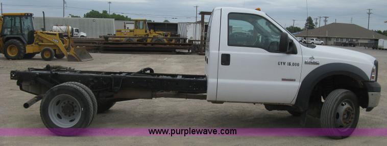 image for item H8562 2006 Ford F550 Super Duty XL cab and chassis