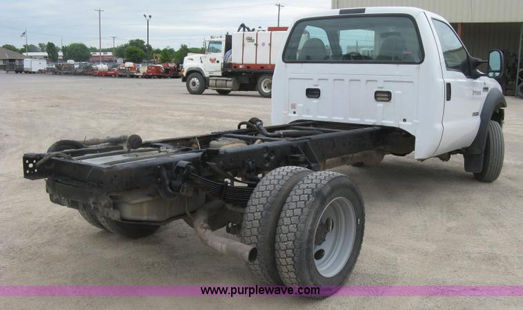 image for item H8562 2006 Ford F550 Super Duty XL cab and chassis