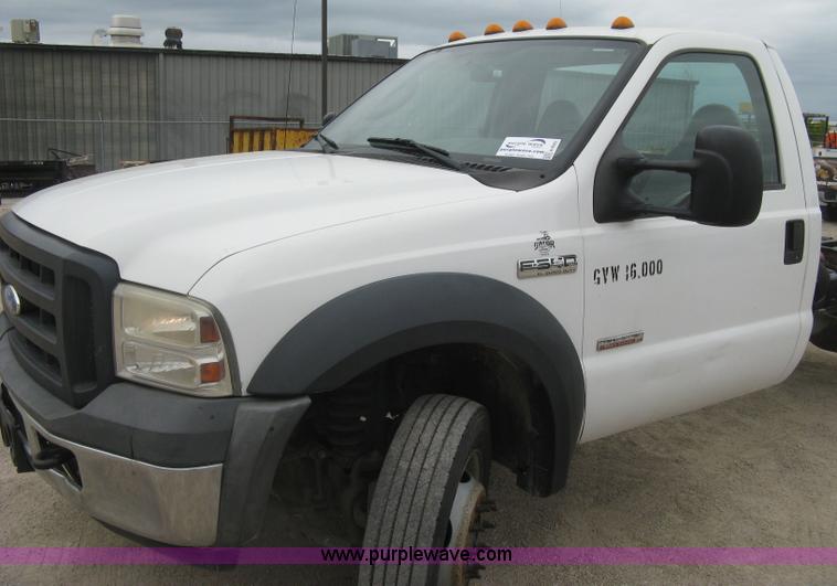 image for item H8562 2006 Ford F550 Super Duty XL cab and chassis