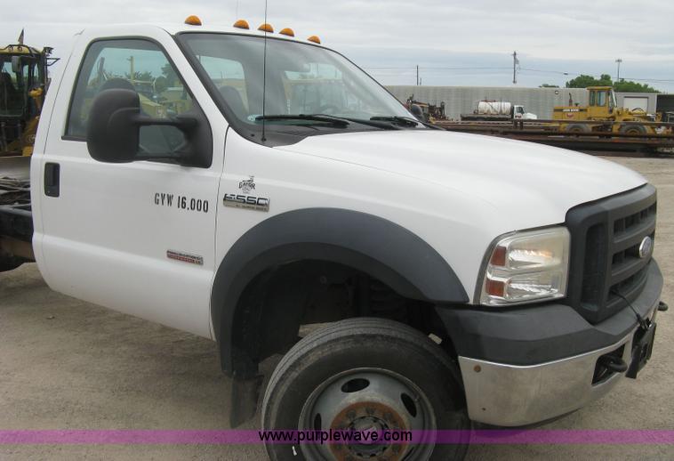 image for item H8562 2006 Ford F550 Super Duty XL cab and chassis