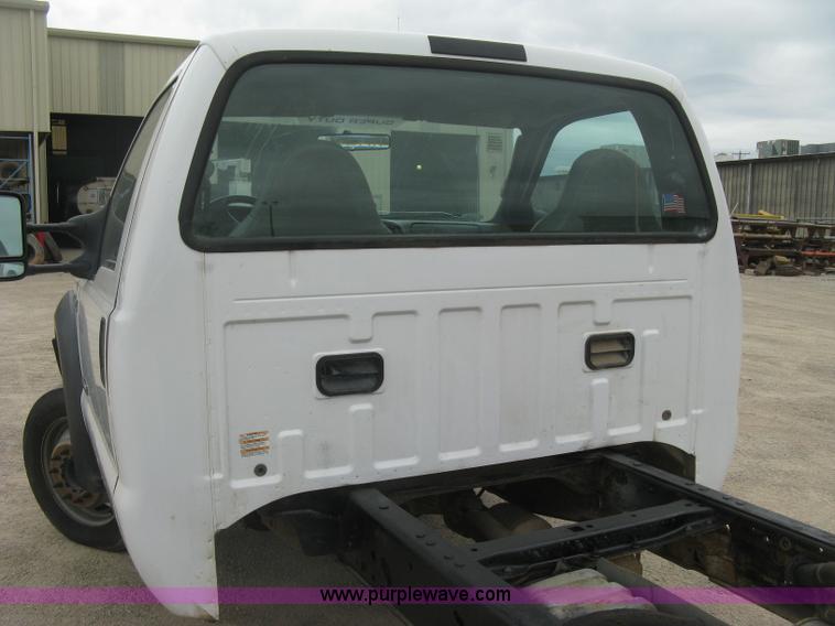 image for item H8562 2006 Ford F550 Super Duty XL cab and chassis