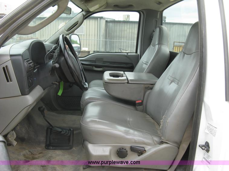 image for item H8562 2006 Ford F550 Super Duty XL cab and chassis