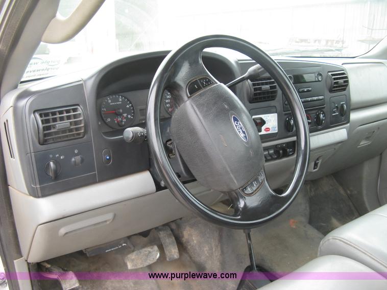 image for item H8562 2006 Ford F550 Super Duty XL cab and chassis