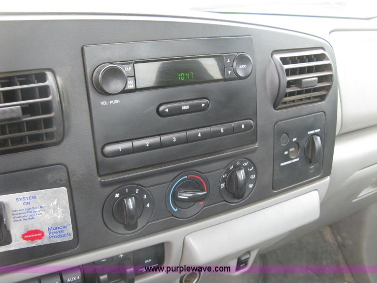 image for item H8562 2006 Ford F550 Super Duty XL cab and chassis