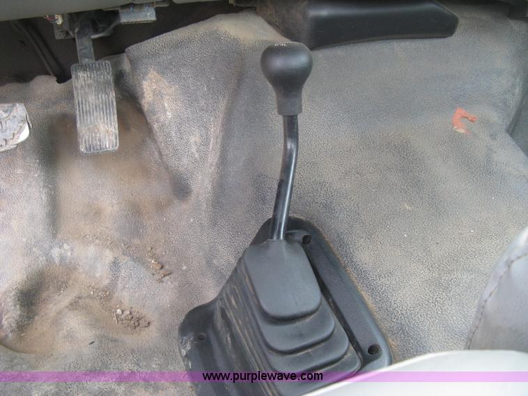 image for item H8562 2006 Ford F550 Super Duty XL cab and chassis